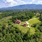 In Estate With Pool